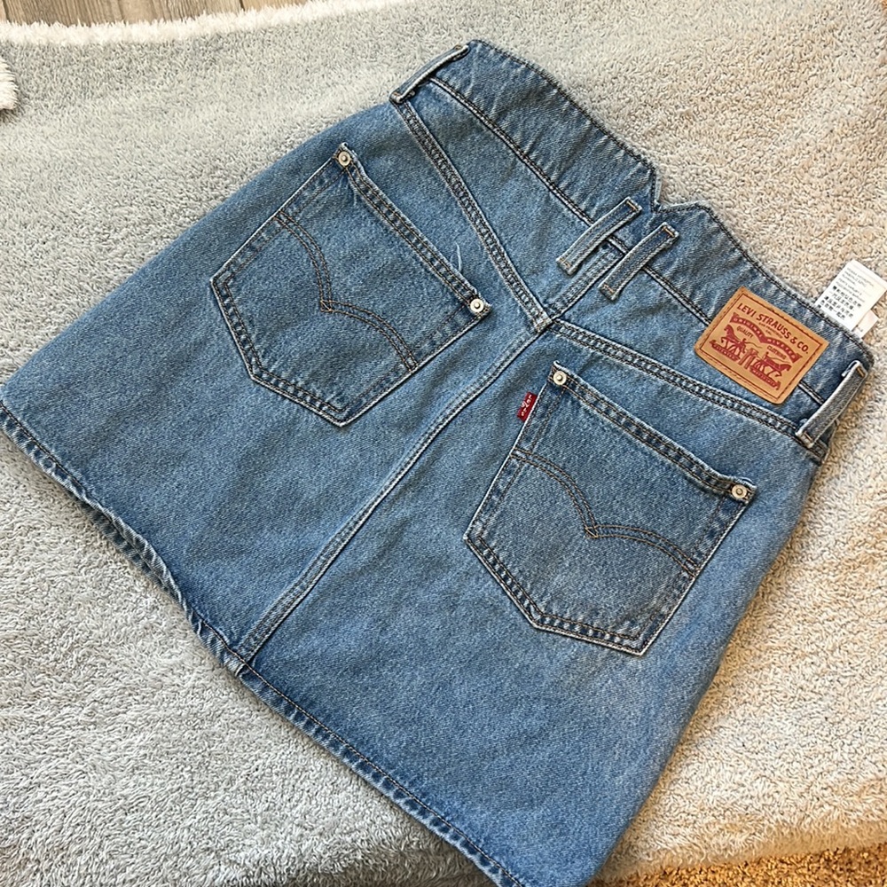 ✨LEVI’s ✨denim mini skirt